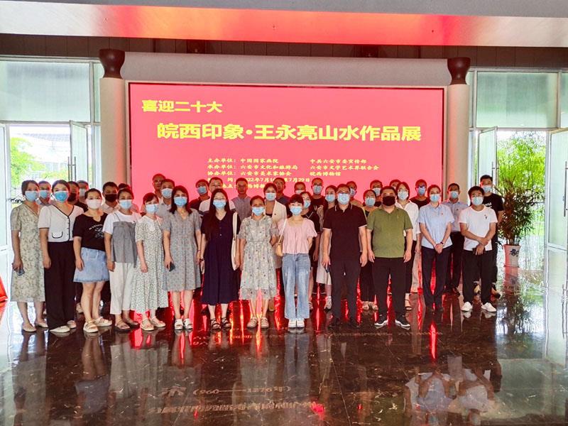 参观画展2.jpg